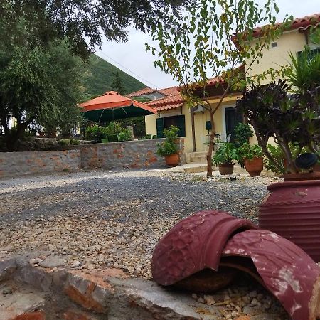 Rodomelo House - 3 Bedrooms เลโอนีดีออน ภายนอก รูปภาพ