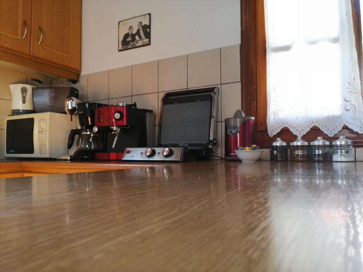 Rodomelo House - 3 Bedrooms เลโอนีดีออน ภายนอก รูปภาพ