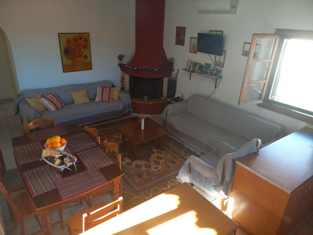 Rodomelo House - 3 Bedrooms เลโอนีดีออน ภายนอก รูปภาพ