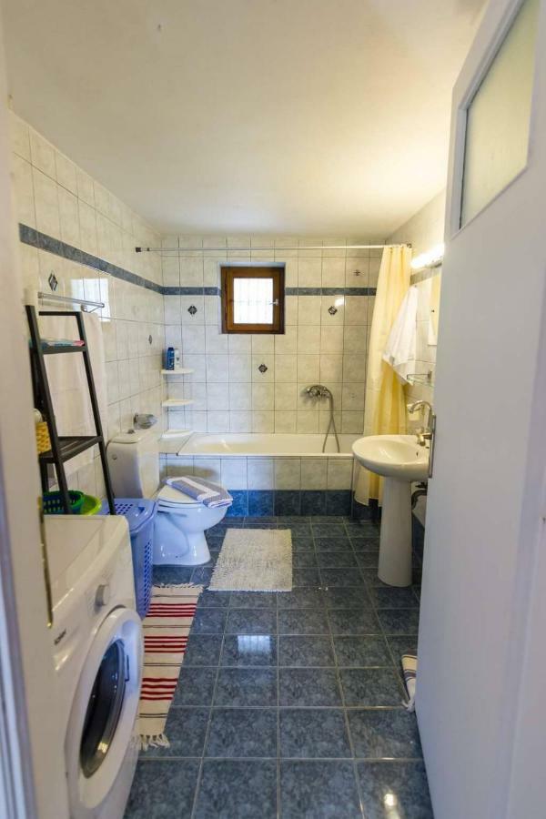 Rodomelo House - 3 Bedrooms เลโอนีดีออน ภายนอก รูปภาพ