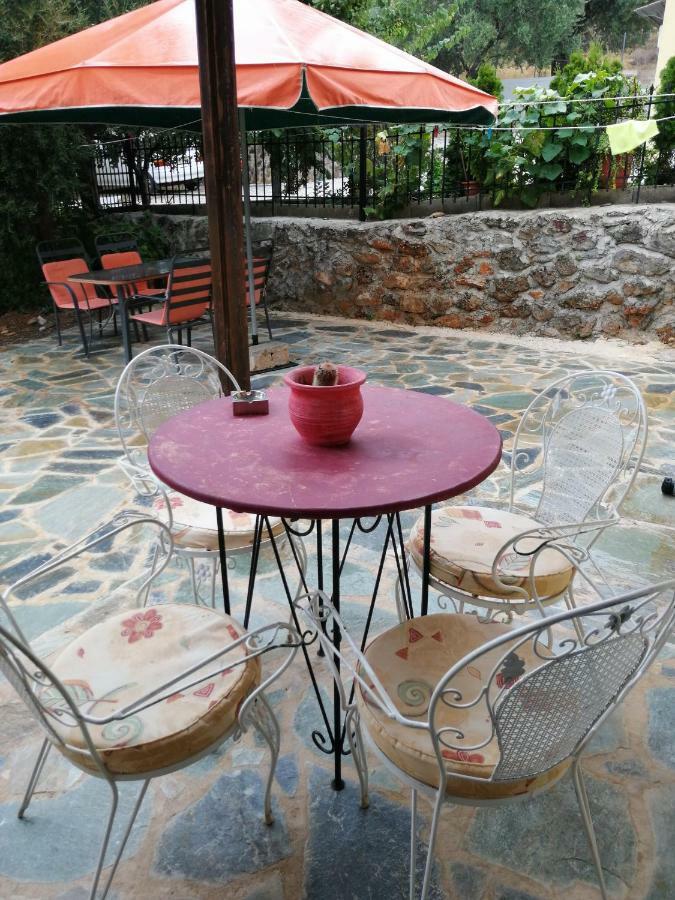 Rodomelo House - 3 Bedrooms เลโอนีดีออน ภายนอก รูปภาพ